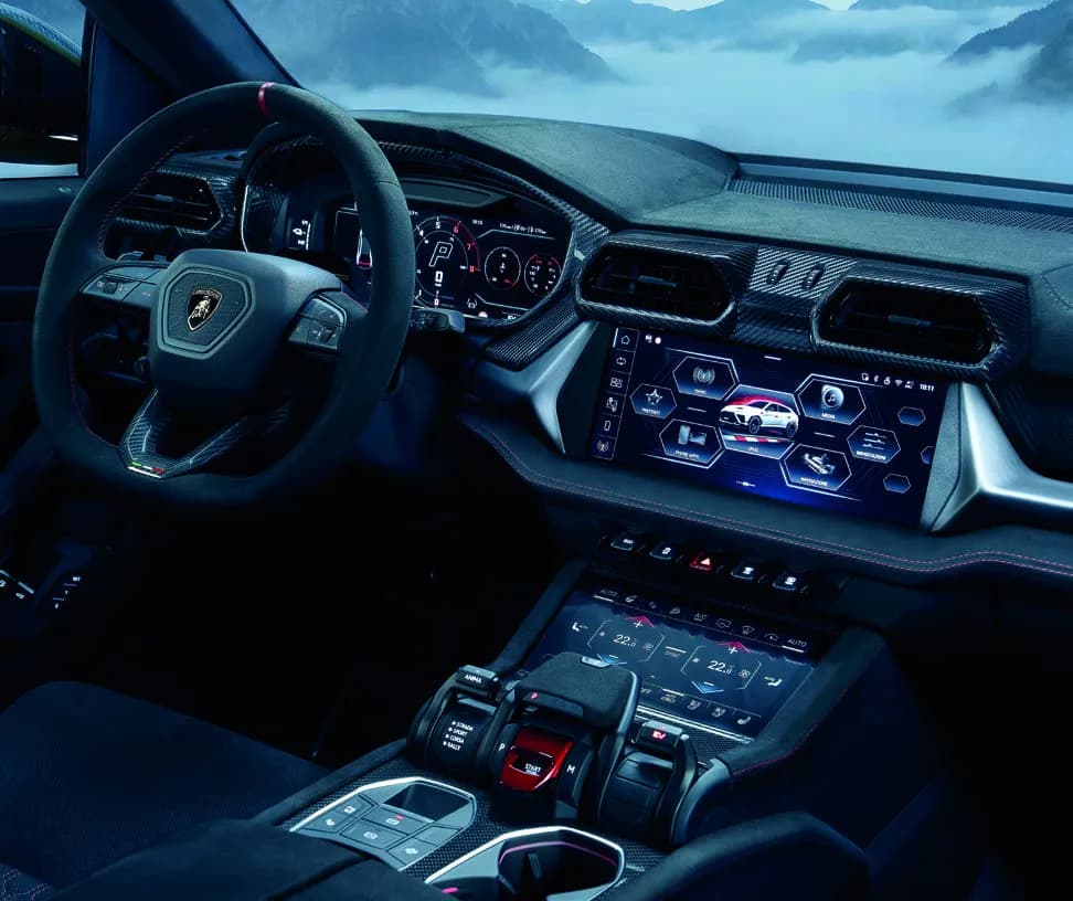 Urus SE Performante cockpit with a carbon-fibre steering wheel, digital instruments and centre console